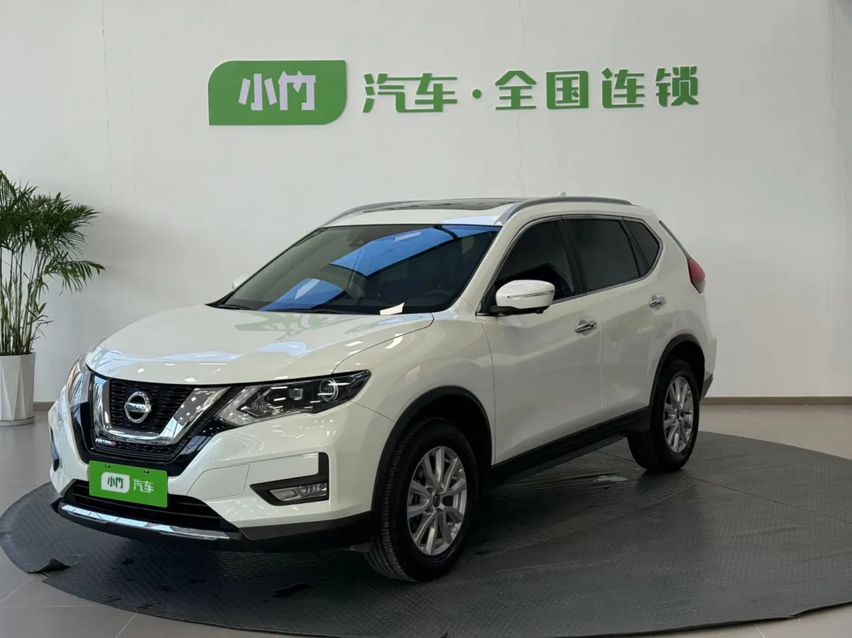 Nissan X-Trail из Китая, белый кроссовер